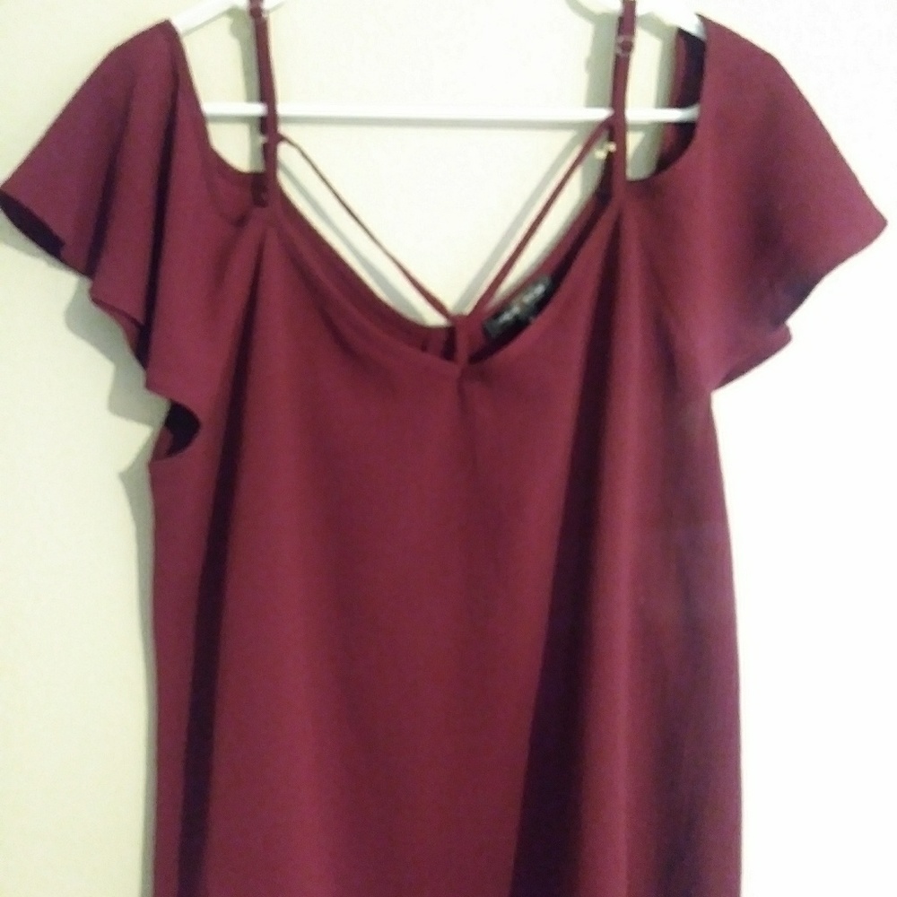 Maroon short sleeve w/ shoulder cut out